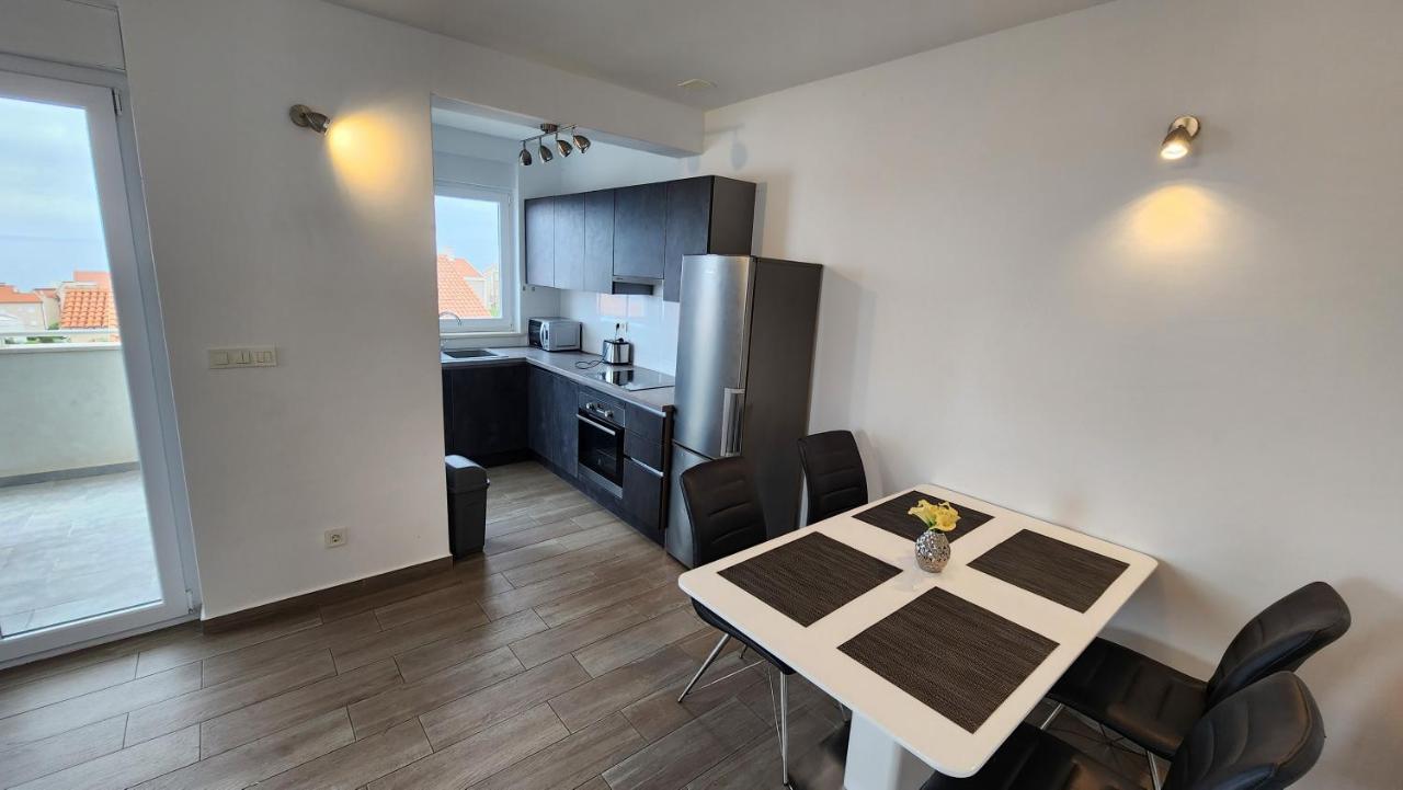 The Sands Luxe Pool Apartment Novalja
