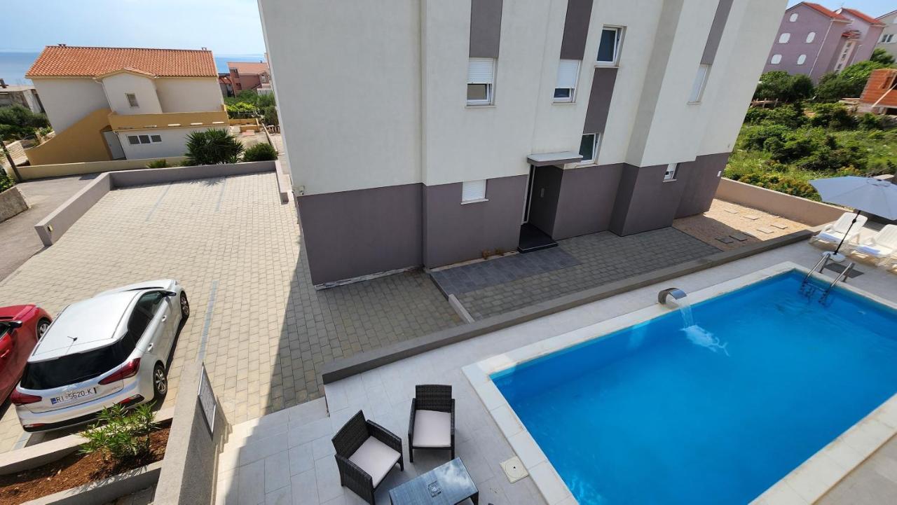 The Sands Luxe Pool Apartment Novalja
