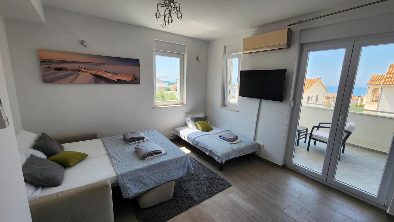 The Sands Luxe Pool Apartment Novalja