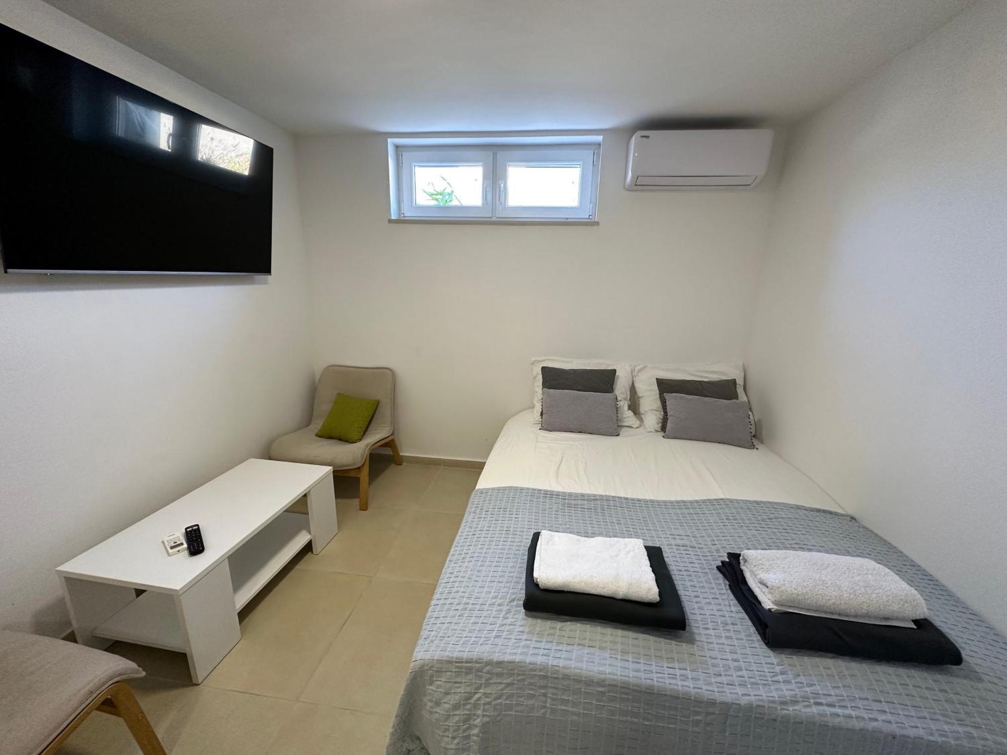 The Sands Luxe Pool Apartment Novalja